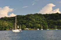 Veleiros na baía de Portobelo, no Panamá